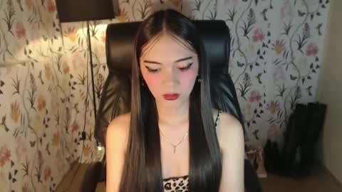 Snapshot of imyourlegalbaby chatting on 02.05.25 Aki online show from 02.05.25