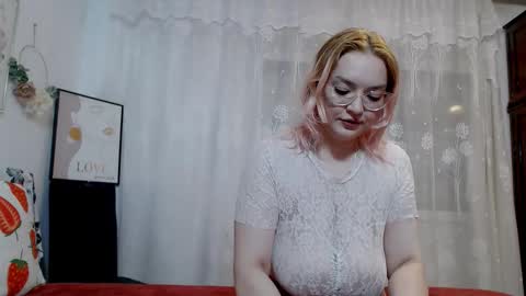 Snapshot of ina_pearl chatting on 09.19.25 Ina online show from 09.19.25