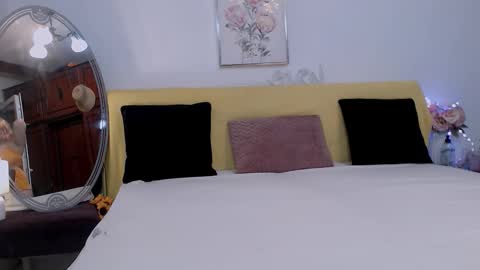 Snapshot of ina_pearl chatting on 12.03.25 Ina online show from 12.03.25