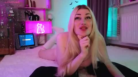 Snapshot of inchcaser chatting on 10.17.25 Dina Help me reach 100 likes online show from 10.17.25