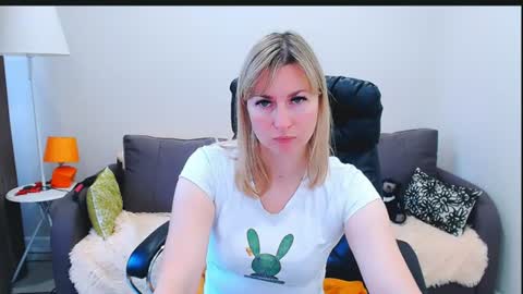 Snapshot of incredible_ariela chatting on 07.29.26 incredible_ariela online show from 07.29.26
