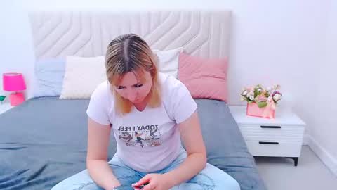 Snapshot of incredible_ariela chatting on 08.03.26 incredible_ariela online show from 08.03.26