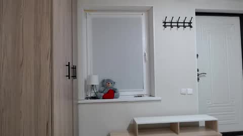 Della online show from 09.18.25