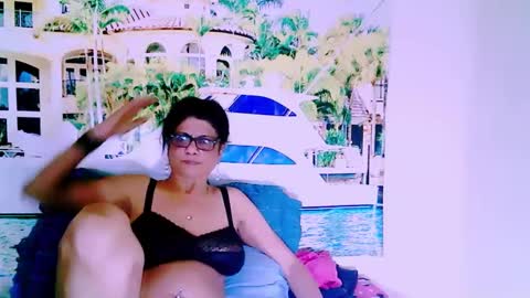 Snapshot of indianallure chatting on 12.11.24 Femiez online show from 12.11.24