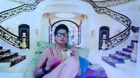 Snapshot of indianallure chatting on 12.28.24 Femiez online show from 12.28.24