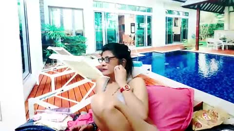 Snapshot of indianallure chatting on 12.30.24 Femiez online show from 12.30.24