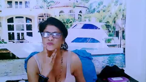 Snapshot of indianallure chatting on 01.18.25 Femiez online show from 01.18.25