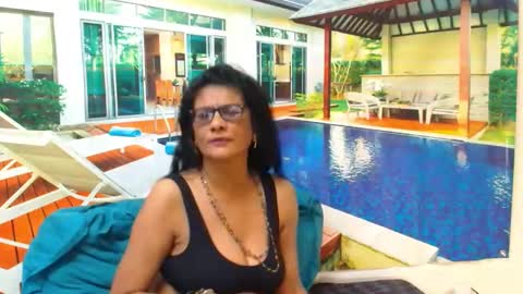 Snapshot of indianallure chatting on 01.22.25 Femiez online show from 01.22.25