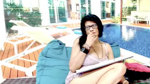 Snapshot of indianallure chatting on 01.25.25 Femiez online show from 01.25.25