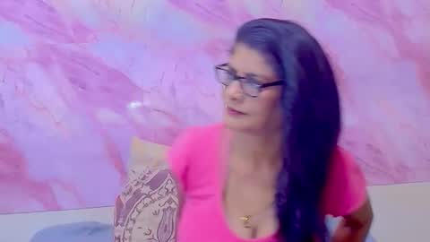 Snapshot of indianallure chatting on 11.01.25 Femiez online show from 11.01.25