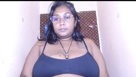 Snapshot of indiancoco chatting on 02.11.25 candice online show from 02.11.25