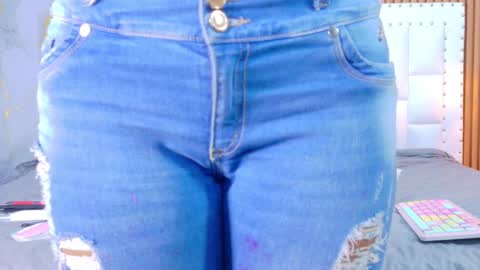 LITTLE AINHOA  online show from 11.21.25