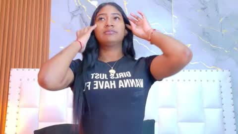 LITTLE AINHOA  online show from 02.21.26