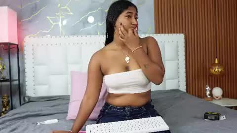 Snapshot of indiancutiie chatting on 06.16.26 LITTLE AINHOA online show from 06.16.26