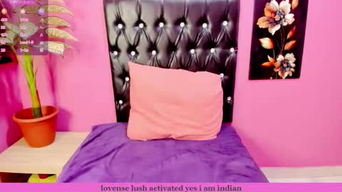 PARADISEQUEEN online show from 04.22.26