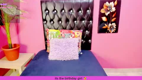 PARADISEQUEEN online show from 08.03.26