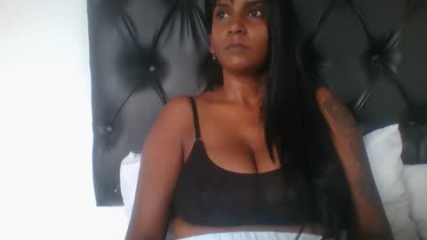Snapshot of indianjasmin chatting on 12.17.24 priya online show from 12.17.24