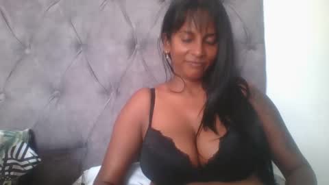 Snapshot of indianjasmin chatting on 12.21.24 priya online show from 12.21.24