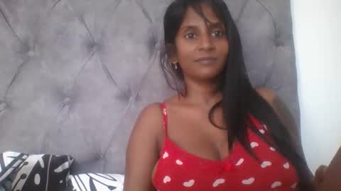 Snapshot of indianjasmin chatting on 01.13.25 priya online show from 01.13.25