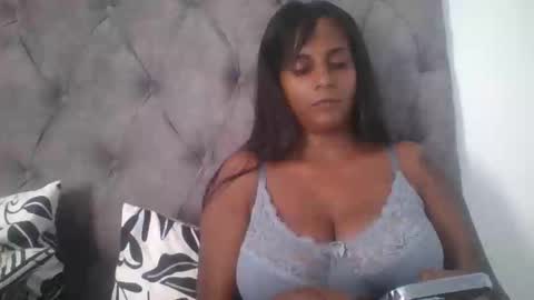 Snapshot of indianjasmin chatting on 01.17.25 priya online show from 01.17.25