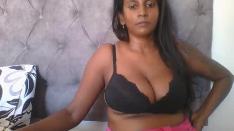 Snapshot of indianjasmin chatting on 02.22.25 priya online show from 02.22.25