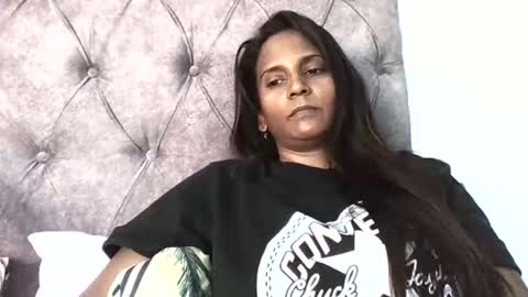 Snapshot of indianjasmin chatting on 10.27.25 priya online show from 10.27.25