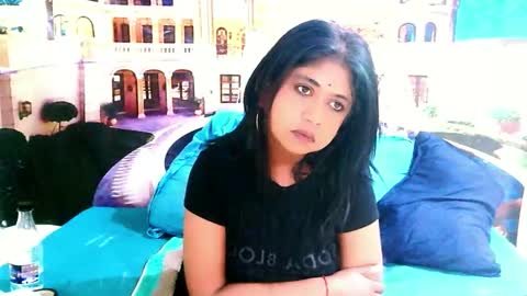 Mika online show from 11.28.25