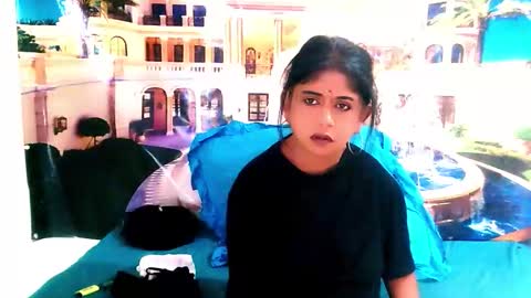 Mika online show from 12.15.25