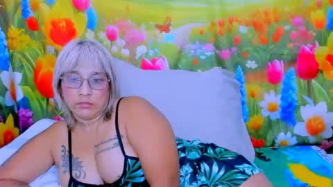 Snapshot of indianroxy27 chatting on 06.28.26 indianroxy27 online show from 06.28.26