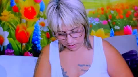 Snapshot of indianroxy27 chatting on 07.25.26 indianroxy27 online show from 07.25.26