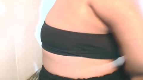 Snapshot of indiansecretlove20 chatting on 02.18.25 goddess online show from 02.18.25