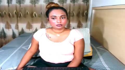 Snapshot of indiansecretlove20 chatting on 03.06.25 goddess online show from 03.06.25