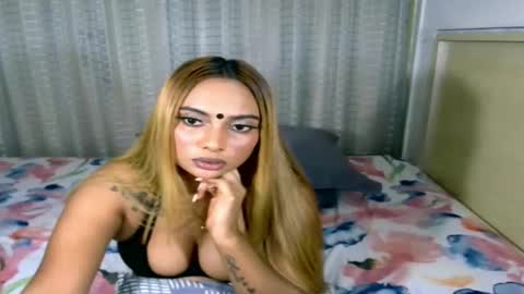 Snapshot of indiansecretlove20 chatting on 01.14.26 goddess online show from 01.14.26