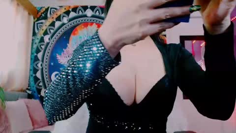 Snapshot of indica_me chatting on 12.27.24 indica_me online show from 12.27.24