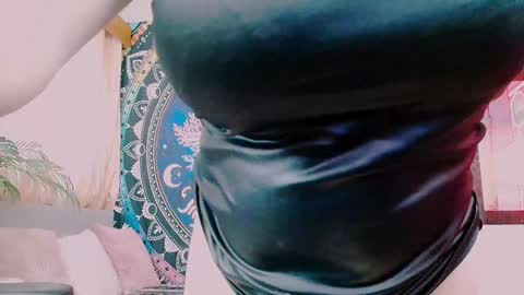 Snapshot of indica_me chatting on 01.25.25 indica_me online show from 01.25.25