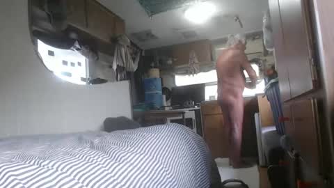 Snapshot of indieapenut chatting on 03.08.26 indieapenut online show from 03.08.26