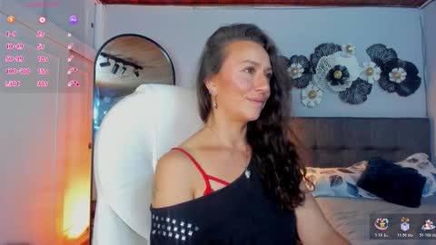 Snapshot of indigo_sativa chatting on 11.11.25 Indigo Wild online show from 11.11.25