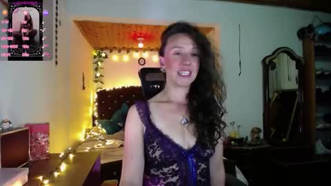 Snapshot of indigo_sativa chatting on 11.26.25 Indigo Wild online show from 11.26.25