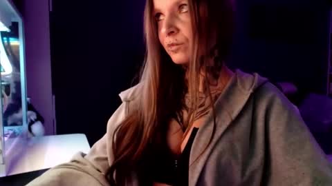 Snapshot of inesdesire chatting on 01.06.25 InesDesire online show from 01.06.25