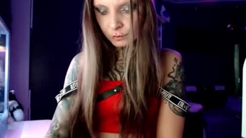 Snapshot of inesdesire chatting on 02.01.25 InesDesire online show from 02.01.25