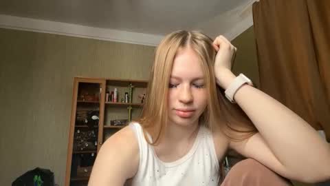 Snapshot of inezkrupinsky chatting on 03.05.26 Mary online show from 03.05.26