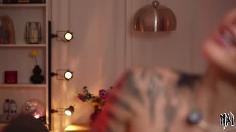 Snapshot of informal_ chatting on 11.23.25 MAL --- online show from 11.23.25