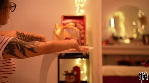 Snapshot of informal_ chatting on 12.05.25 MAL --- online show from 12.05.25