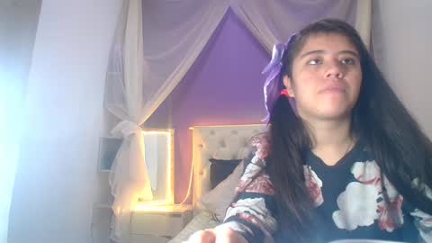 Snapshot of ingrid_casas chatting on 12.19.24 Ingrid petite online show from 12.19.24
