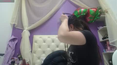 Snapshot of ingrid_casas chatting on 09.12.25 Ingrid petite online show from 09.12.25