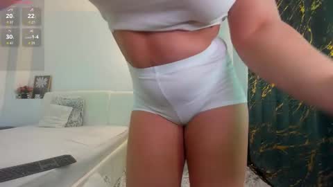 Snapshot of innocent_angell chatting on 06.05.26 Eva online show from 06.05.26
