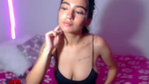 Abril online show from 12.23.25