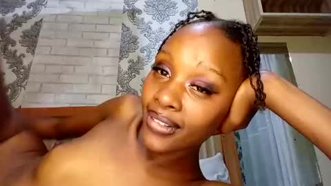 Snapshot of innocentcuteface chatting on 10.12.25 Amber online show from 10.12.25