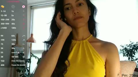 Snapshot of innocentlatiina chatting on 06.18.26 Laroa online show from 06.18.26