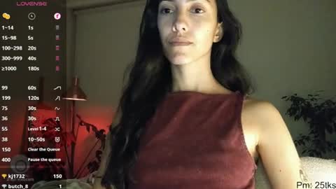 Snapshot of innocentlatiina chatting on 06.24.26 Laroa online show from 06.24.26